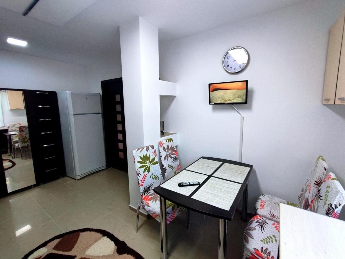 Deea Apartment Orsova Bagian luar foto