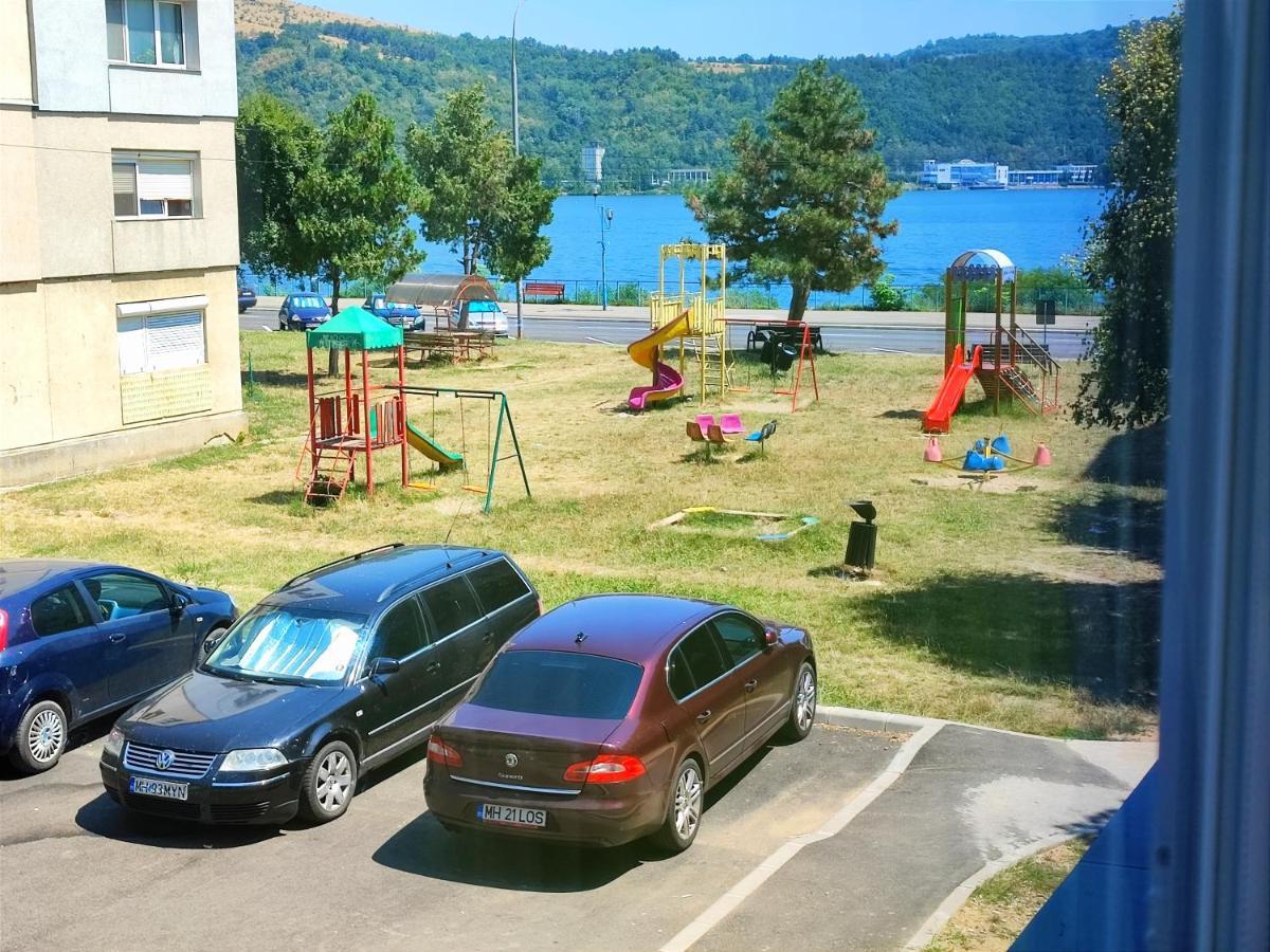 Deea Apartment Orsova Bagian luar foto